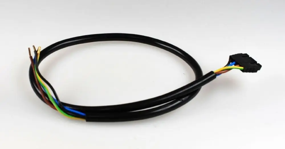 Kabel mit mehreren Adern in unterschiedlichen Farben, eines Endes mit Stecker; geeignet für Anwendungen wie Vorwärmer, hergestellt von Remko.