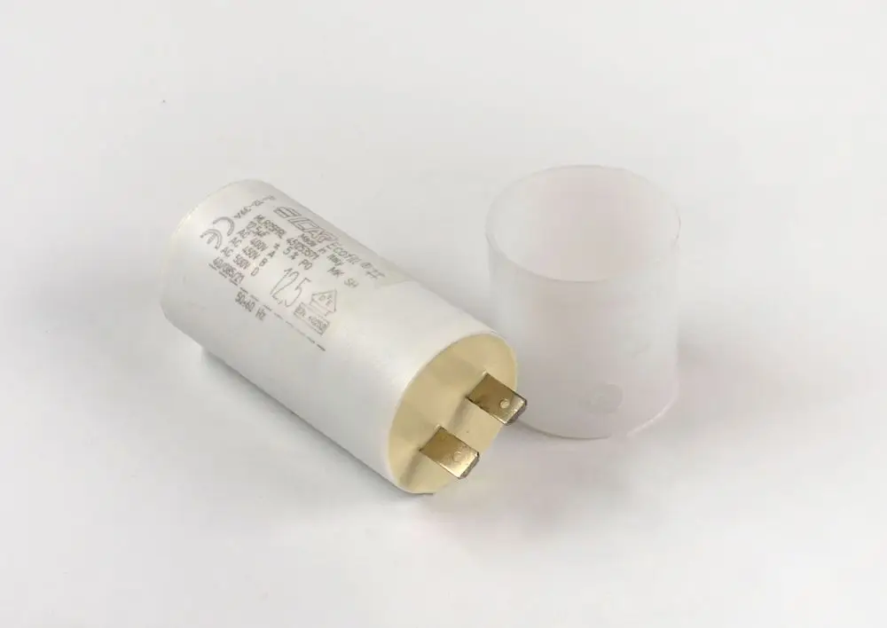 Remko Kondensator für den Verflüssiger-Ventilator, zylindrische Form, mit zwei Anschlüssen, isolierendem Kunststoffüberzug, zur Verwendung in Klimaanlagen.