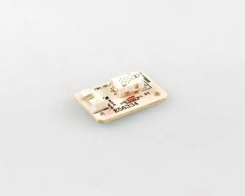 Sensorplatine mit mehreren Anschlussklemmen und einem Sensor, hergestellt von Remko, auf hellem Hintergrund.
