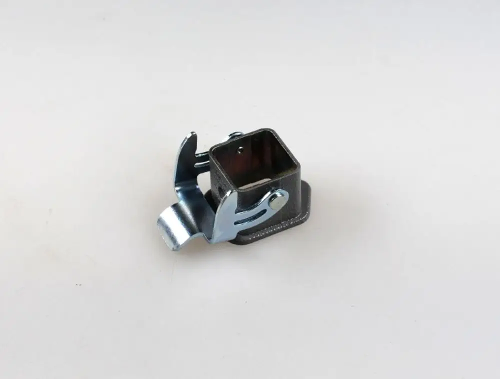 Remko Th.-Anbaugehäuse, gerade Form, aus Metall mit einer quadratischen Öffnung und seitlichem Befestigungsclip.
