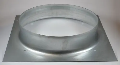 Wandringplatte aus Metall mit flachem Boden und einem runden, erhöhten Rand. Geeignet für Anwendungen mit Belüftungssystemen. Modell von Remko.