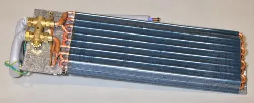 Lamellenregister von Remko mit mehreren Kupferrohren, montiert auf einer Metallbasis, zur Verwendung in Heiz- oder Kühlanwendungen.