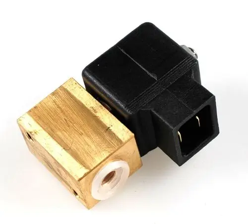 Magnetventil mit einem schwarzen Kunststoffgehäuse und einem goldfarbenen Metallblock, ausgestattet mit Anschlüssen. Produkt von Remko.