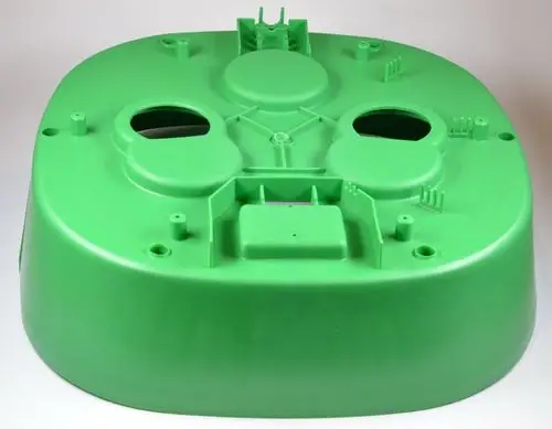 Grüner Turbinendeckel von Remko mit mehreren Öffnungen und Halterungen, geeignet für technische Anwendungen.