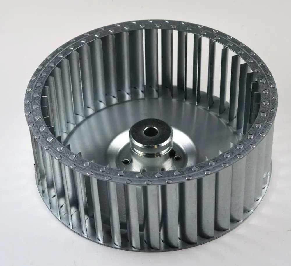 Lüfterrad aus metallischem Material mit geripptem Design, geeignet für Anwendungen wie die von Remko, erkennbar durch die zentrale Öffnung und den stabilen Rand.