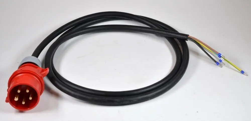 Anschlusskabel mit rotem Stecker und mehreren Adern, geeignet für 400V Anwendungen. Einsatzmöglichkeiten in der Industrie. Hersteller: Remko.