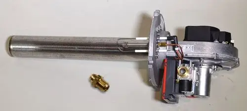 Remko Propangasbrenner mit einer langen, runden Edelstahlrohrstruktur und eingebautem Ventil, anschaulich in einem technischen Design dargestellt.