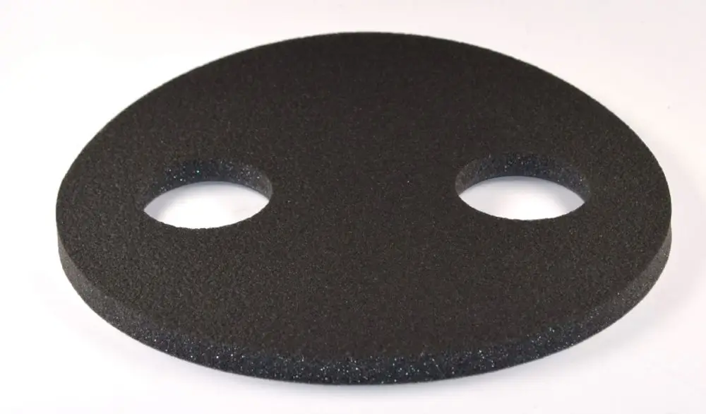 Schwarze runde Schalldämpferplatte aus Schaumstoff von Remko mit zwei Ausnehmungen.