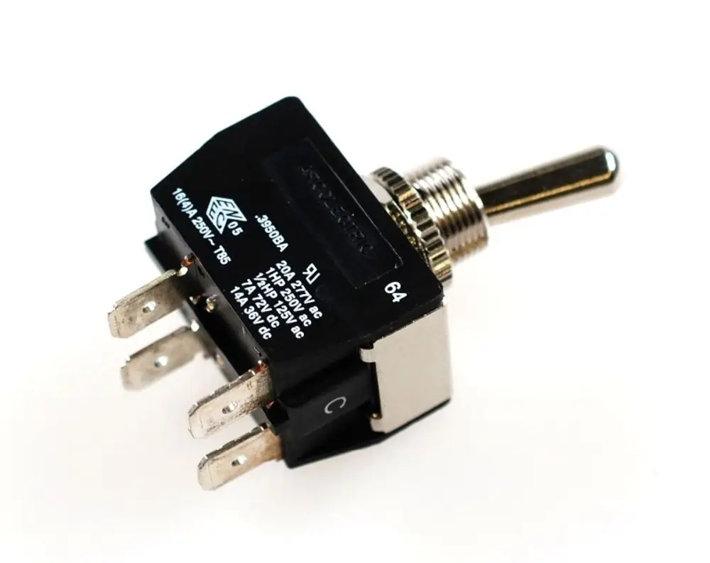 Schalter mit einer metallenen Wippe und mehreren Anschlussklemmen. Der Schalter stammt von der Marke Remko und ist für elektronische Anwendungen geeignet.