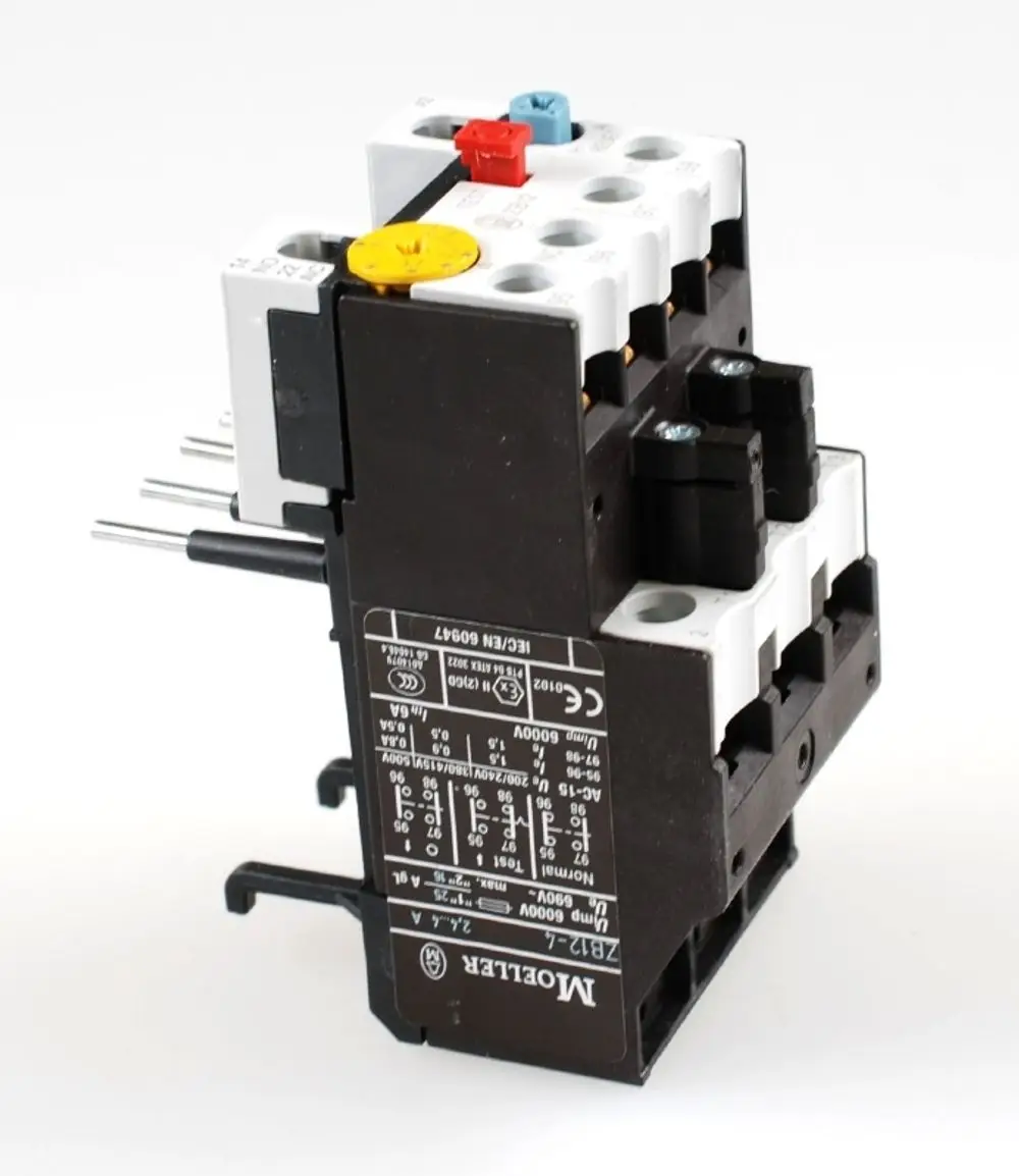 Motorschutzrelais mit mehreren Anschlussmöglichkeiten, Anzeigefeldern und Bedienelementen. Produkt der Marke Remko, geeignet für den Schutz von Elektromotoren.
