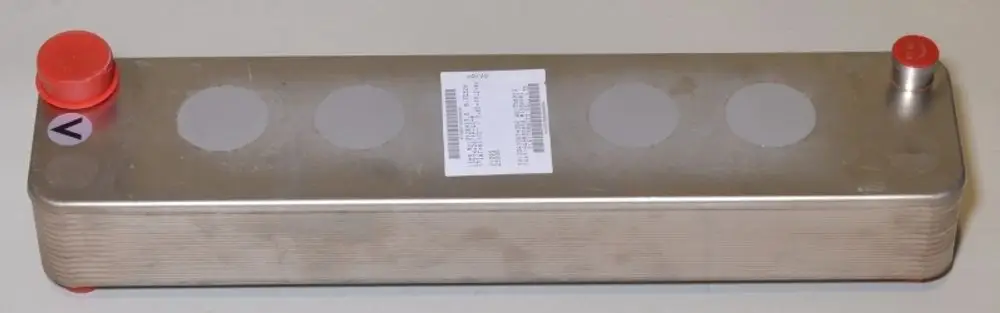 Remko-Verdampfer mit zwei runden Öffnungen und zwei roten Kappen an den Enden. Metallisches Gehäuse ohne sichtbare Beschriftungen oder Maße.