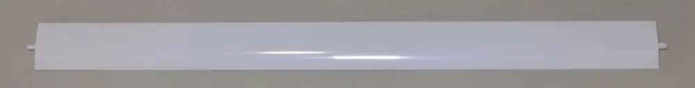 Weißes, flaches Lamellenelement zur Verwendung in Lüftungsanlagen von Remko, mit Befestigungselementen an den Enden.