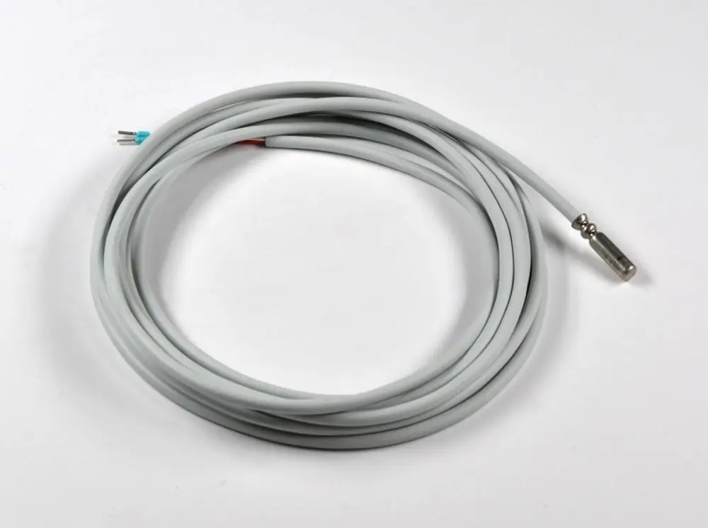 Temperaturfühler mit grauem Kabel und metallischer Spitze. Der Fühler wird von der Marke Remko angeboten und eignet sich für verschiedene Temperaturmessanwendungen.