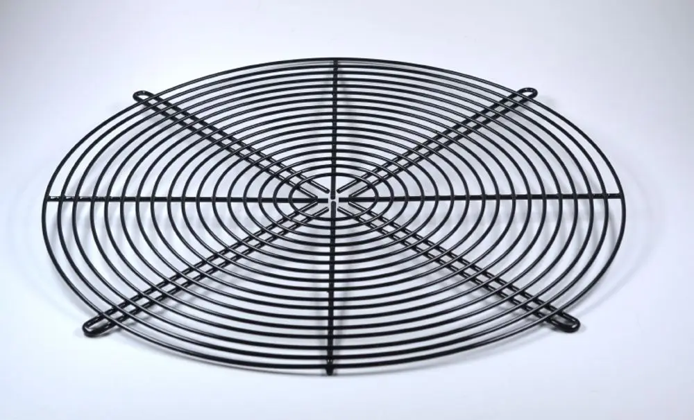 Schwarzes, rundes Ansaugschutzgitter mit mehreren runden Drähten, konstruiert für Luftzirkulation, verwendet in Systemen wie denen von Remko.