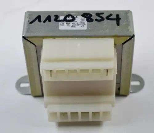Transformator der Marke Remko mit zwei Anschlusssteckern, montiert in einem Metallgehäuse, zur Umwandlung von 230V auf 24V.