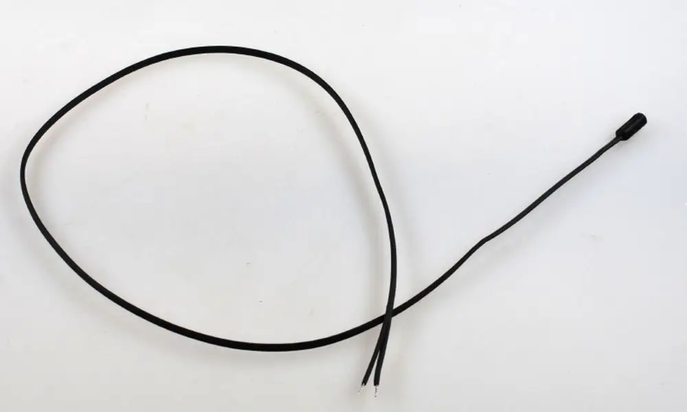 Temperaturfühler von Remko mit einem langen, schwarzen Kabel, das an einem Ende einen Sensor besitzt. Das andere Ende hat zwei freiliegende Drähte.