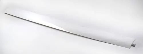 Weißer Lamellenverflüssiger von Remko, längliche, flache Form ohne erkennbare Maße, vor neutralem Hintergrund.