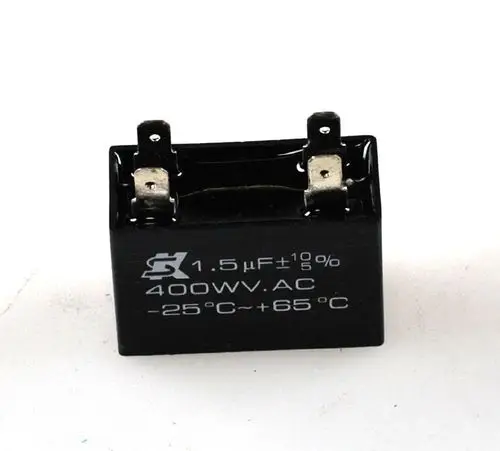Schwarzer Kondensator mit zwei Anschlüssen, beschriftet mit 1.5 µF, 400V AC. Temperaturbereich -25°C bis +65°C. Hersteller: Remko.