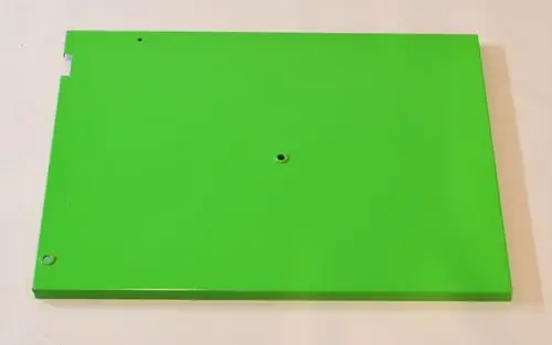 Grüne rechte Seitenverkleidung von Remko, flache Metallplatte mit zwei Löchern und einer Aussparung, zur Verwendung in entsprechenden Geräten.