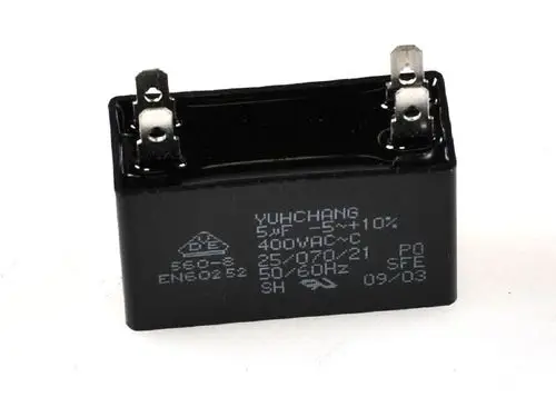 Kondensator mit zwei Anschlussstiften, gekennzeichnet mit "Yuhchang", für Ventilatormotoren, geeignet für 400VAC. Marke: Remko.