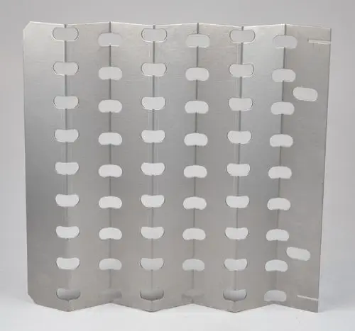 Aluminium-Rauchgasbremse von Remko mit mehreren Schlitzöffnungen zur Luftzirkulation, flexibel einsetzbar für verschiedene Anwendungen im Heizungsbereich.