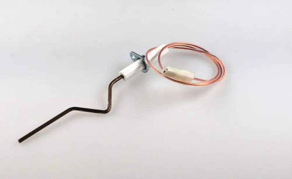 Ionisationselektrode von Remko mit gebogenem Metallteil und elektrischer Anschlussleitung für Heizsysteme.