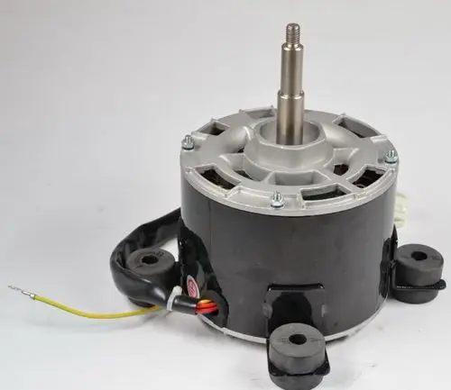 Ventilatormotor mit Metallgehäuse, montiert auf Gummi-Dämpfern. Kabelanschlüsse vorhanden. Hergestellt von Remko für den Einsatz in Verdampfern.