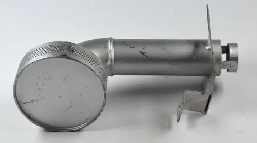 Gasbrenner aus Metall mit gebogenem Auslass und Montageplatte, typischerweise verwendet in Heizsystemen. Produkt von Remko.