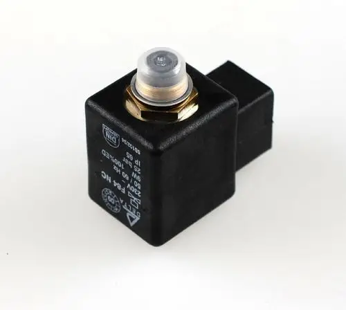 Remko Magnetventil in schwarzer Ausführung, quadratischer Form mit Metallanschluss für elektrischen Einsatz. Kennzeichnungen und technische Daten auf der Oberfläche sichtbar.