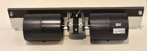 Ventilatoreinheit von Remko mit zwei schwarzen Zylindern, motorisiert, montiert auf einer Metallbasis zur Luftzirkulation oder Kühlung.