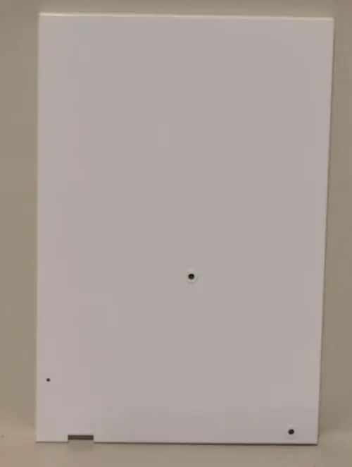 Weißes, rechteckiges Gehäuse mit mehreren Bohrungen, geeignet für eine Montage. Produkt von Remko, vermutlich Teil eines Heizsystems.