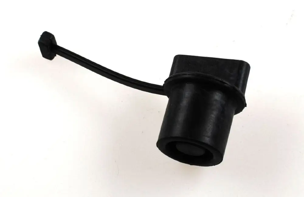 Kondensatstutzen in Schwarz von Remko, mit einem Gummistopfen und einer Sicherungsschnur zur Verbindung. Ideal für passende Anwendungen in der Heizungs- oder Klimatisierungstechnik.
