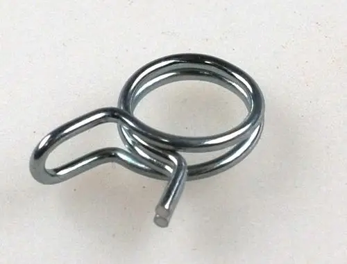 Metallene Drahtschelle von Remko mit kreisförmigem Design und einer offenen Schlaufe, geeignet zur Verbindung oder Sicherung von Rohren.