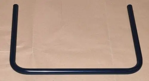 Transportbügel aus schwarzem Metall mit zwei vertikalen Rohren für die Anwendung mit Remko-Produkten. Die Struktur ist einfach und funktional gestaltet.