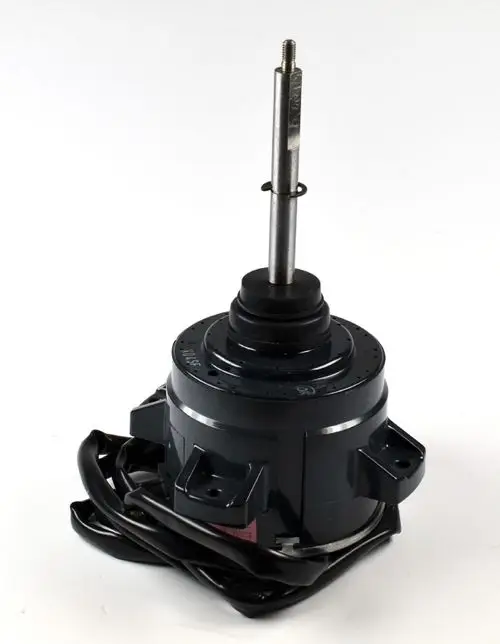 Ventilatormotor mit Metallachse und Kabel, hergestellt von Remko, auf heller Hintergrund. Das Produkt hat eine runde Form und ist für Anwendung in Lüftungssystemen gedacht.