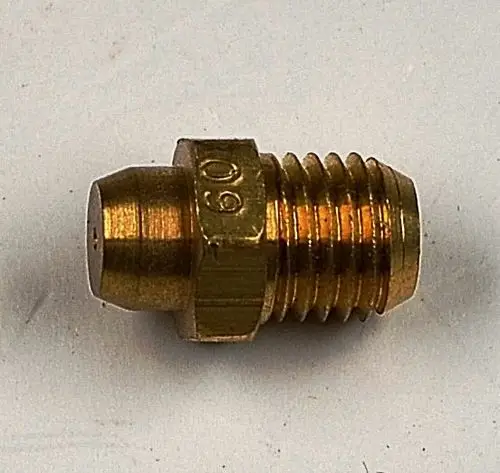 Zündgasdüse von Remko, metallisch, mit Gewinde und markierter Spitze, geeignet für Erdgas. Klare Form und Struktur zur Verwendung in Heizsystemen.