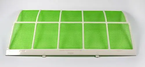 Umluftfilter in einem rechteckigen Rahmen mit mehreren grünen Gitterelementen, hergestellt von Remko. Der Filter ist für den Einsatz in klimatisierten Räumen konzipiert.