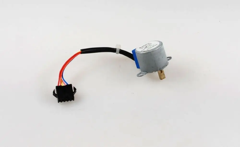 Remko Swingmotor mit Kabel und Stecker. Der Motor hat einen Metallkörper und mehrere Anschlussdrähte in unterschiedlichen Farben.