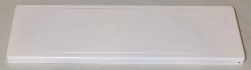Weißes, flaches Metallblech von Remko, ohne erkennbare Beschriftung oder weitere Details. Die Oberfläche ist eben und glatt, geeignet zur Abdeckung oder Verkleidung.