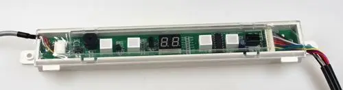 Platine mit LED-Anzeige und Bedienelementen, möglicherweise für Temperatur- oder Gerätesteuerung, im klaren Gehäuse. Produkt von Remko, geeignet für industrielle Anwendungen.