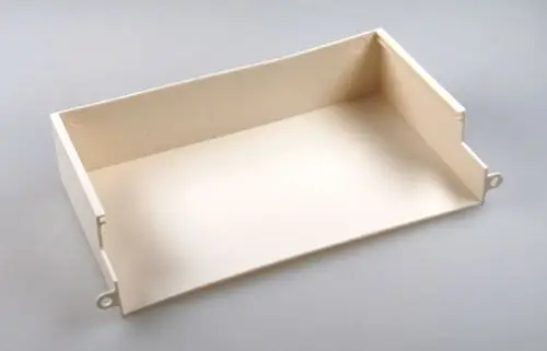 Abdeckung aus Kunststoff in hellem Beige, mit rechteckiger Form und seitlichen Halterungen, gefertigt von Remko.