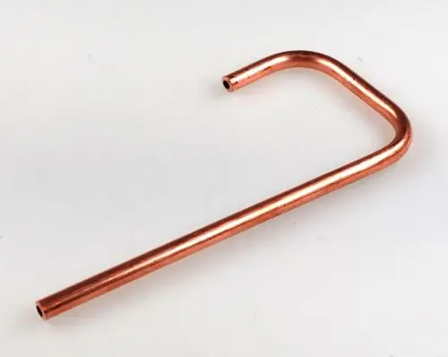 Kupferrohr mit einer U-Form, das häufig in der Gasführung verwendet wird. Das Produkt stammt von der Marke Remko.