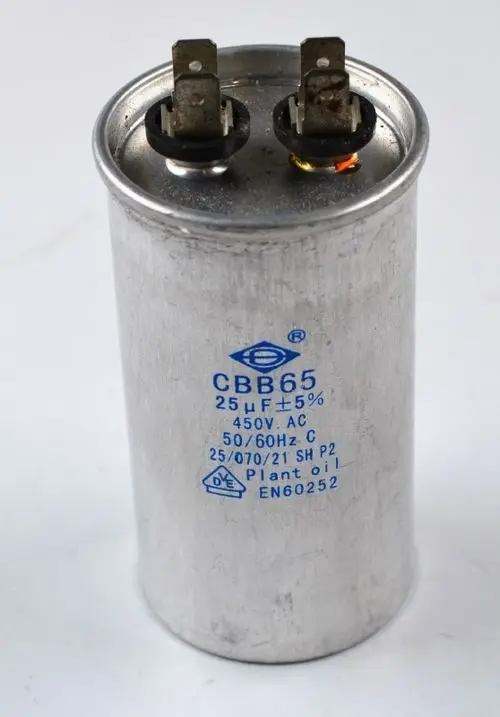 Remko Startkondensator, zylindrische Form, Metallgehäuse, zwei Anschlussklemmen oben, Beschriftung mit technischen Spezifikationen sichtbar.