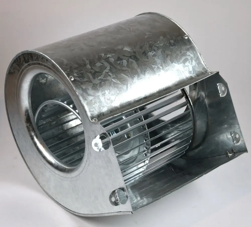 Metallischer Ventilator mit einem runden Gehäuse und einem sichtbaren Gitter im Inneren, hergestellt von Remko, geeignet für Lüftungsanwendungen.