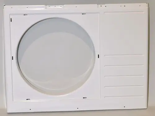 Vorderwand des Remko-Geräts mit rundem Fenster und seitlichen Rillen, in schlichtem Weiß gehalten. Ideal für Montage und Designanpassungen.