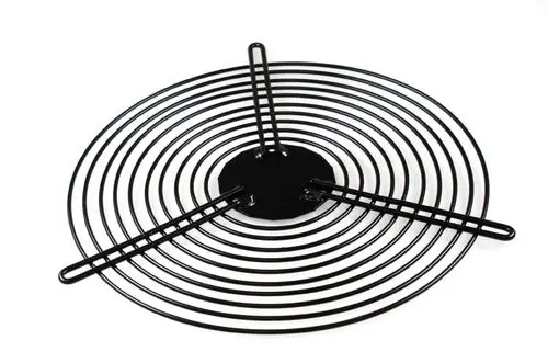 Schwarzes Ansaugschutzgitter mit spiralförmigen Drähten und stabilisierenden Stäben. Geeignet für den Einsatz in Remko Geräten.