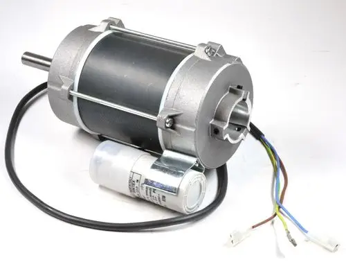 Remko Ventilatormotor in metallischer Ausführung mit Kabel und Stecker, geeignet für verschiedene Heiz- und Belüftungsanlagen.
