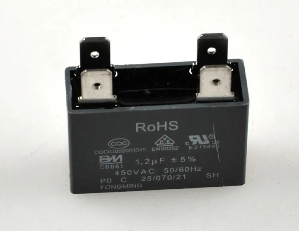 Kondensator von Remko, quadratisches Gehäuse, zwei Anschlussstifte, bezeichnet mit 1.2 µF, 450V AC, geeignet für Anwendungen in Ventilatoren oder ähnlichen Geräten.
