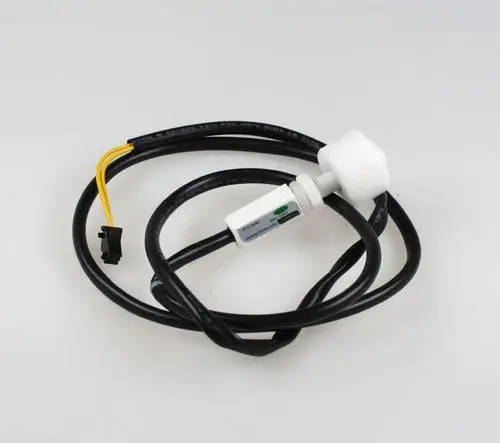 Schwimmerschalter mit schwarzem Kabel und weißem Gehäuse, verwendet zur Steuerung von Kondensat in Geräten, Marke Remko.
