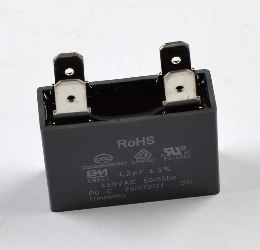 Kondensator von Remko mit zwei Schraubanschlüssen, gekennzeichnet mit 1,2 µF und 450 VAC, auf einer hellen Oberfläche.